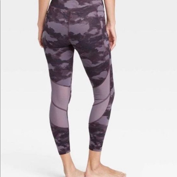 XXL All in motion purple camouflage leggings with pockets! - Picture 3 of 8